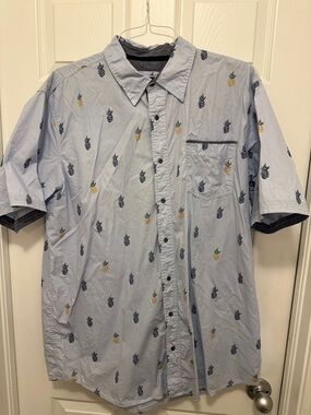 Lee Light Blue Short-Sleeve Button-Down Shirt with Pineapple Print XLT